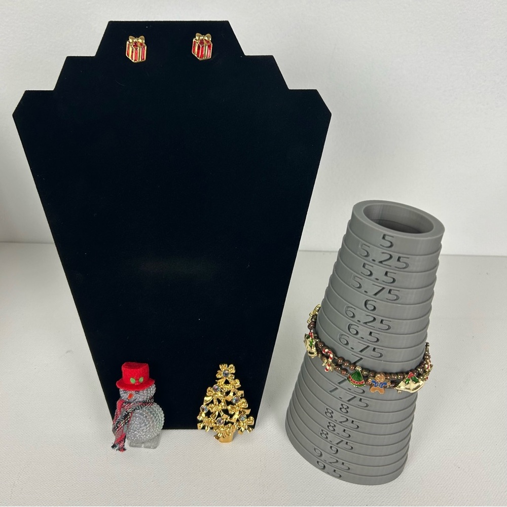 4 – Avon Holiday Themed pieces, 1 bracelet, 2 pins, and 1 set of earrings.